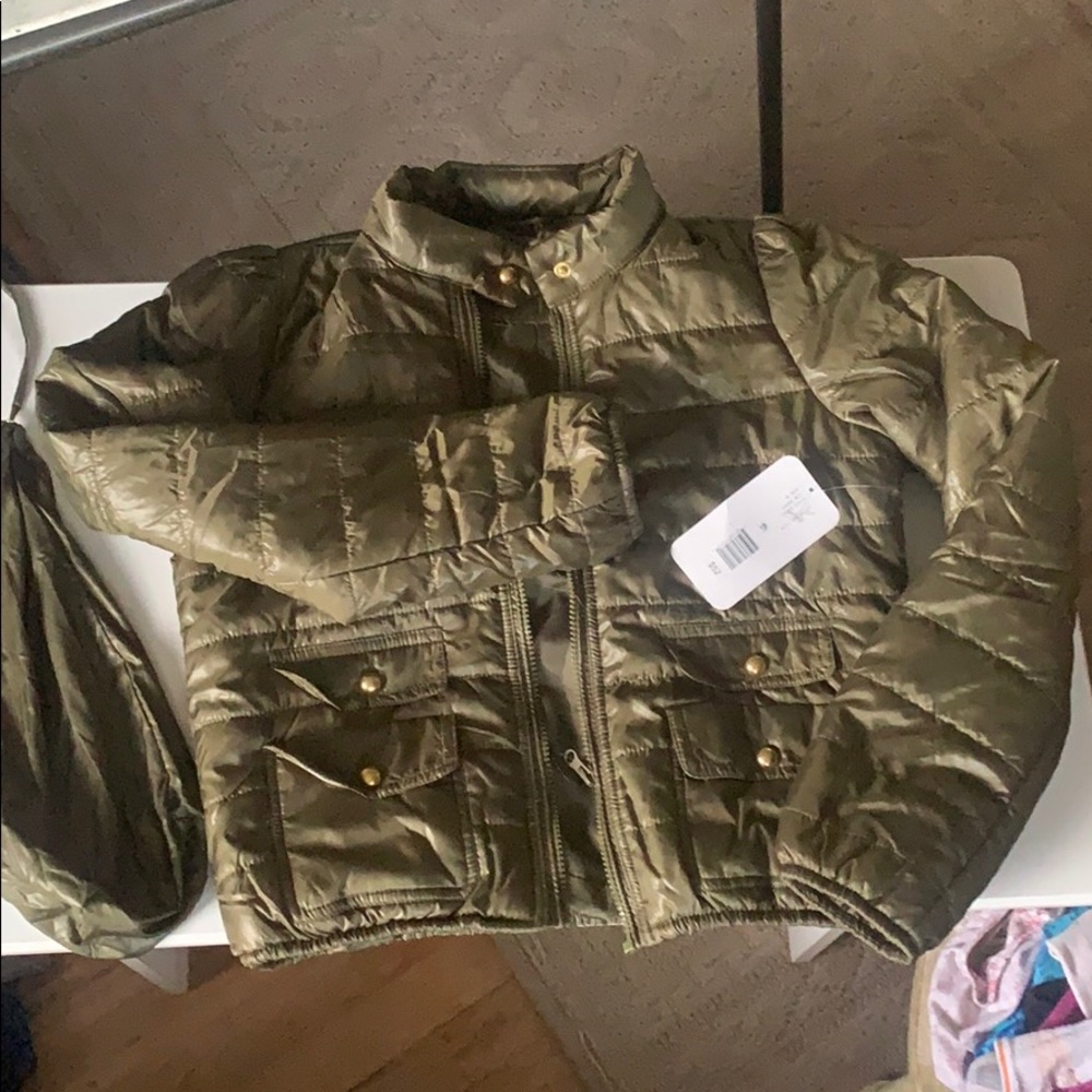 Child’s medium puffer jacket w/bag NWT